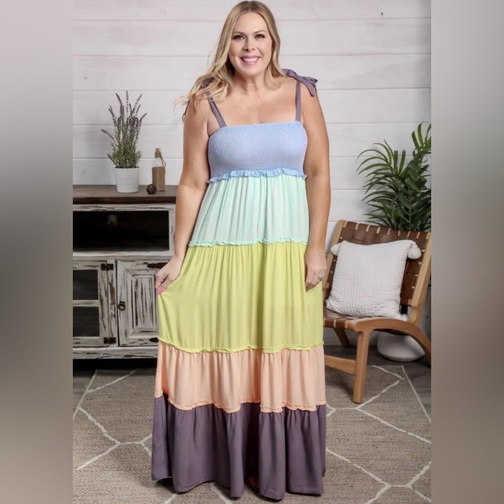 Davi & Dani Women's Smocked Sleeveless Multi-Color Tiered Maxi Sundress Medium